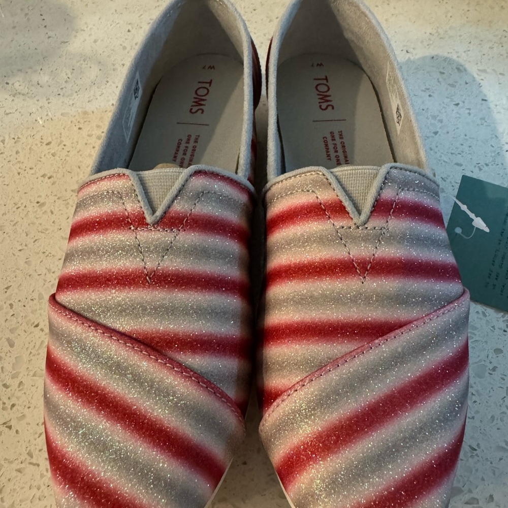 TOMS Women’s Shimmery Red and White Holiday Striped Alpargatas, size 7 NWT